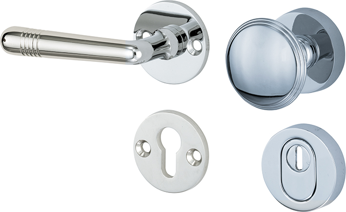 311.0031.12 Set di rosette per porte d'ingresso pomello/maniglia con nucleo di protezione in ottone lucido DIN sinistro 311.0031.12 Set di rosette per porte d'ingresso pomello/maniglia con nucleo di protezione in ottone lucido DIN sinistro