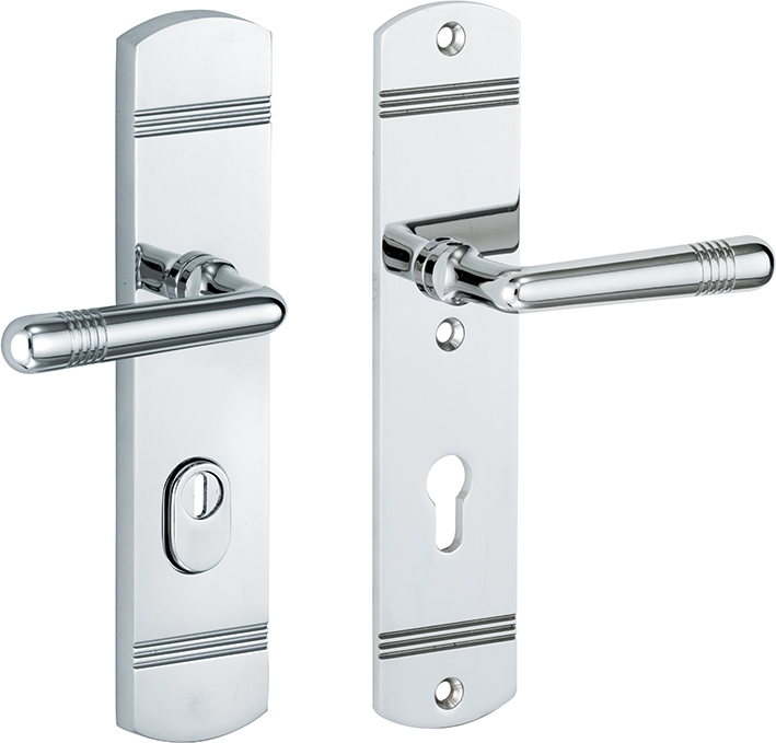 312.0099.12 Set di piastre lunghe per porte d'ingresso in stile art nouveau maniglia/maniglia con protezione del nucleo di trazione cilindro in ottone lucido 72 mm DIN destro 312.0099.12 Set di piastre lunghe per porte d'ingresso in stile art nouveau maniglia/maniglia con protezione del nucleo di trazione cilindro in ottone lucido 72 mm DIN destro